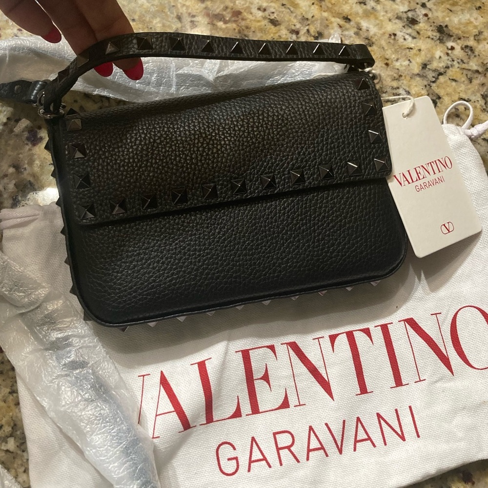 VALENTINO Rockstud Calfskin Wallet on Chain